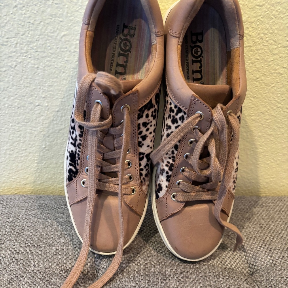 Born lace up sneakers women's size 9 surf blush
